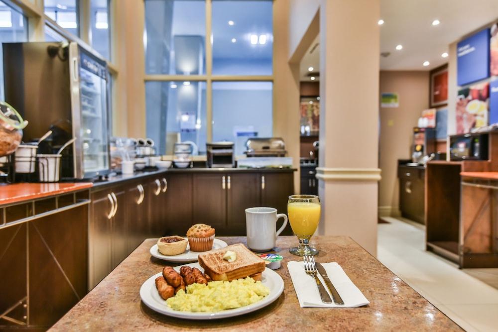 Comfort Inn & Suites Ambassador Bridge Γουίντσορ Εξωτερικό φωτογραφία