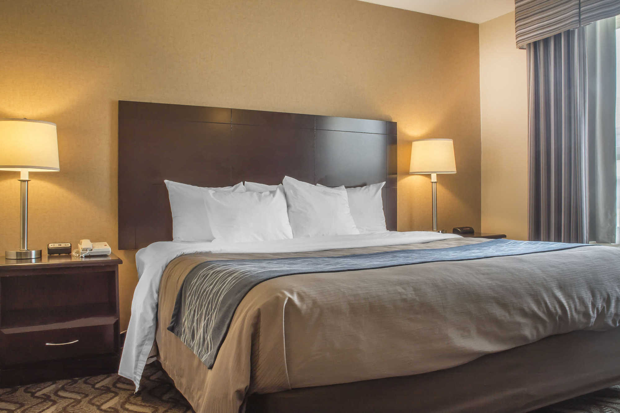 Comfort Inn & Suites Ambassador Bridge Γουίντσορ Δωμάτιο φωτογραφία