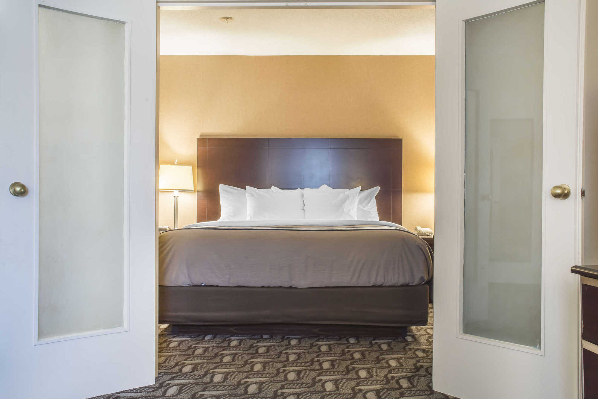 Comfort Inn & Suites Ambassador Bridge Γουίντσορ Δωμάτιο φωτογραφία